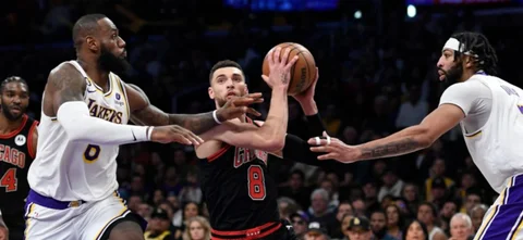 Los Angeles Lakers perdieron 118-108 ante los Chicago Bulls / AFP