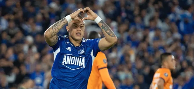 Leonardo Castro no se perdió el clásico añejo entre Millonarios y Cali. / Foto: Twitter MillosFCOficial