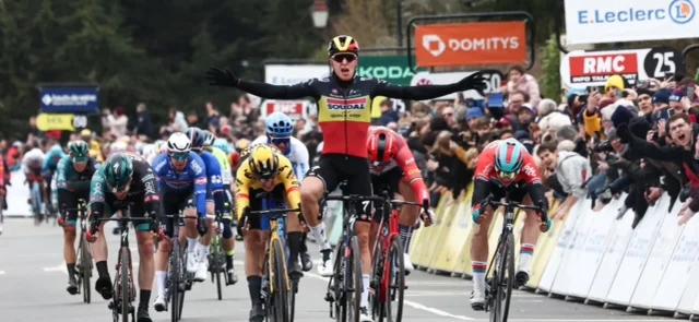 Tim Merlier ganó la primera etapa de la París-Niza. Foto: AFP
