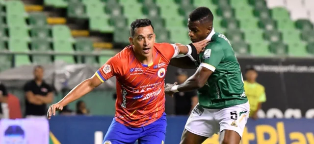 Cali se mide contra Deportivo Pasto en el Departamental Libertad. / Foto: VizzorImage - Gabriel Aponte