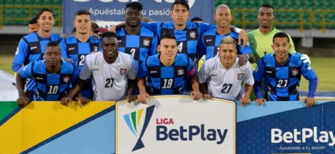 Gol no válido para Boyacá Chicó ante Huila. / Foto: VizzorImage - Macgiver Baron