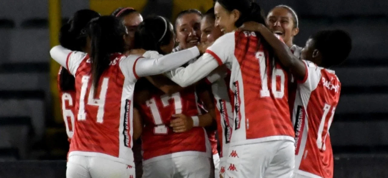 Celebración de Santa Fe tras marcar un gol - VizzorImage / Luis Ramirez