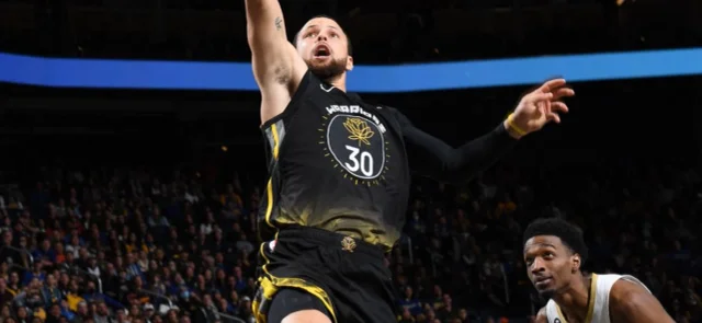 Excelente labor ofensiva del astro Stephen Curry / AFP