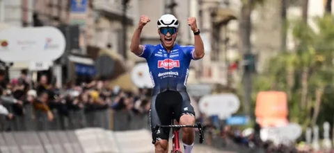 Mathieu van der Poel se quedó con la tradicional Milán-San remo. / Foto: AFP.