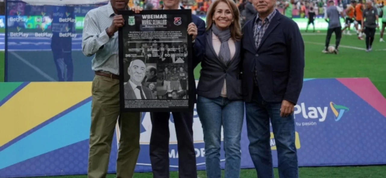 Homenaje a Wbeimar Muñoz en el Atanasio Girardot. / Foto: Twitter Nacional.