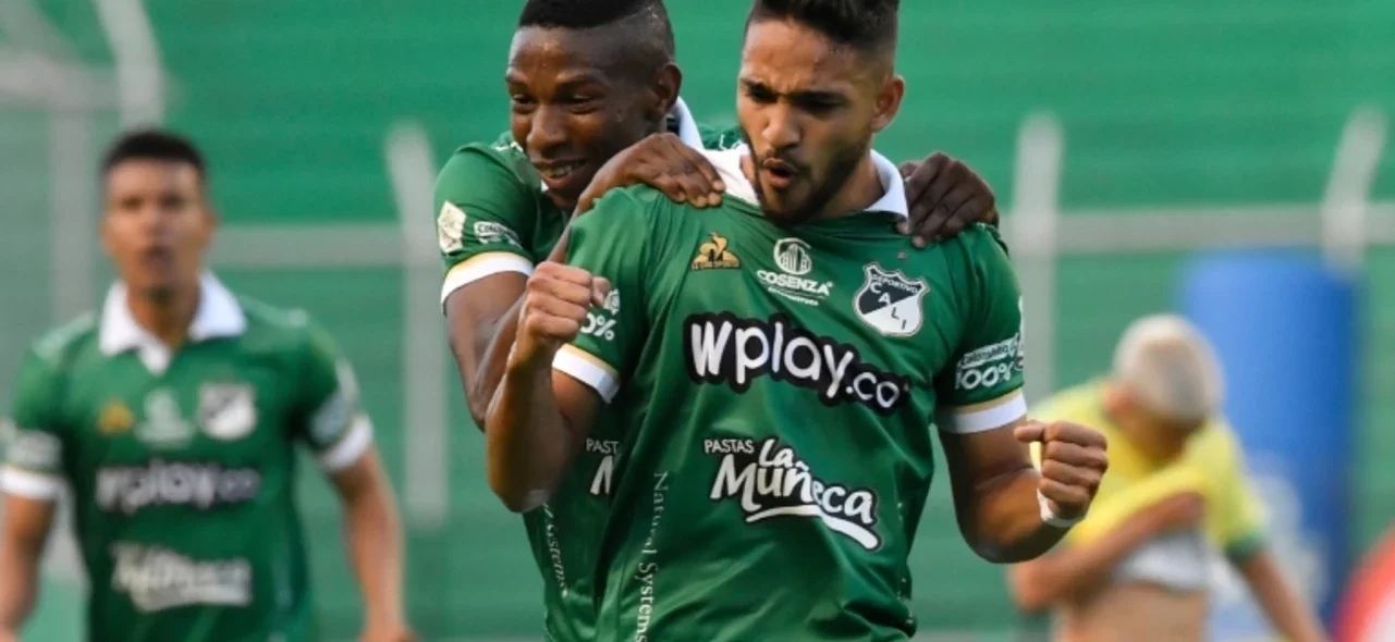 Andrés Arroyo celebra el primer gol del partido - VizzorImage / Gabriel Aponte