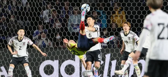 Rafael Santos Borré se llevó todas las miradas con su golazo / AFP