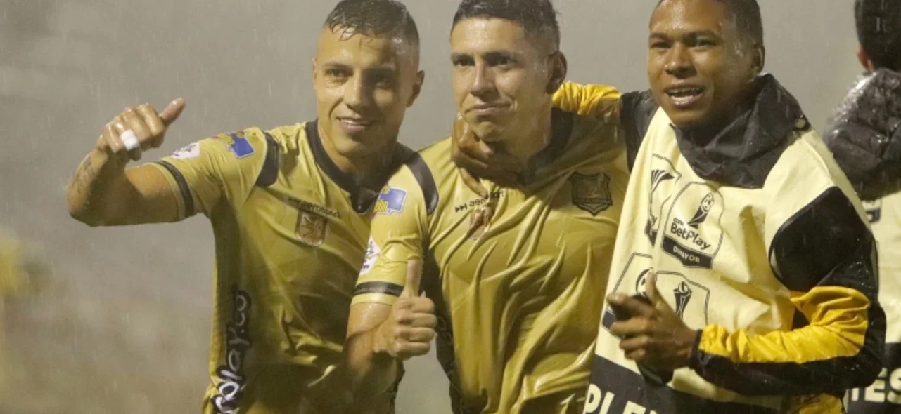 Posan Freddy Salazar, Johan Caballero y Fabián Suárez - VizzorImage / Andrés Álvarez