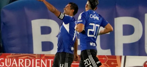 David Silva y Fernando Uribe celebran el primer gol - VizzorImage / Andres Rot