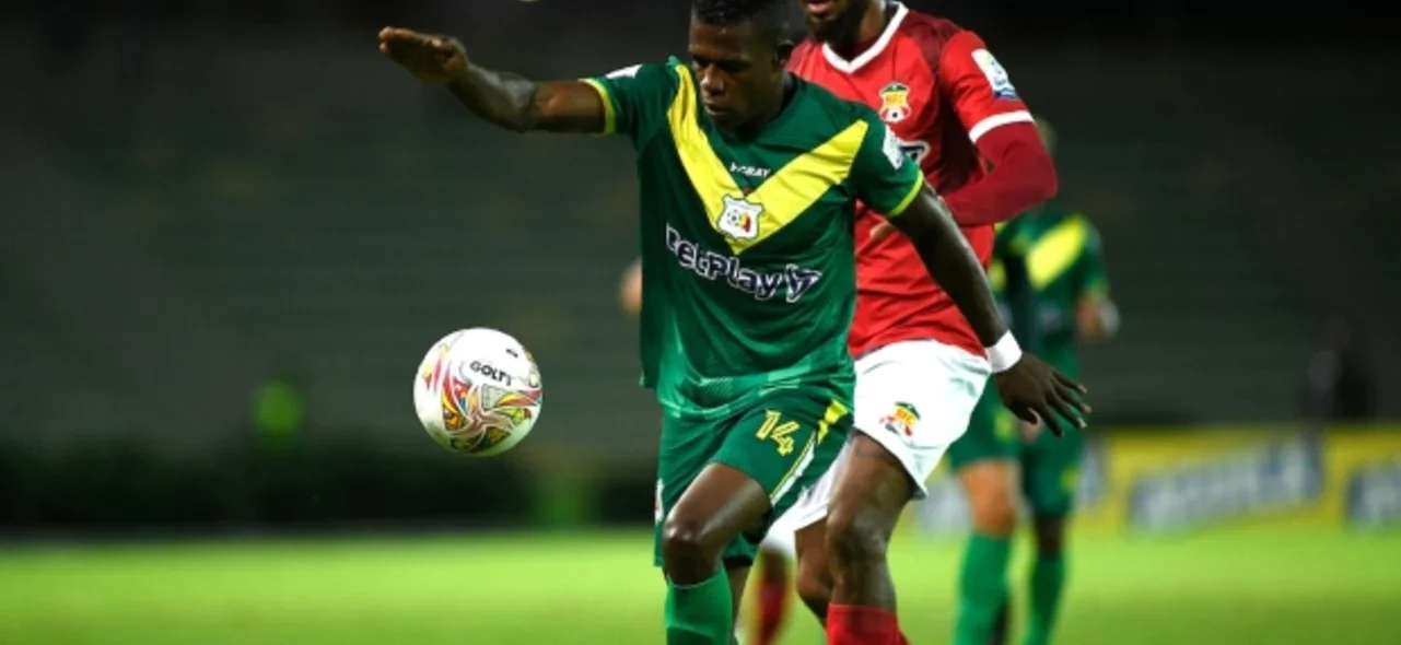 Jugada de Quindío ante Barranquilla. / Foto: VizzorImage - Ricardo Vejarano