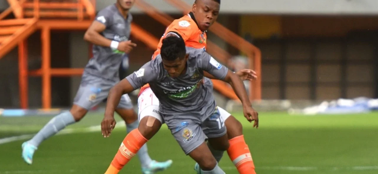 El duelo se vivió en el Polideportivo Sur de Envigado - VizzorImage / Luis Benavides