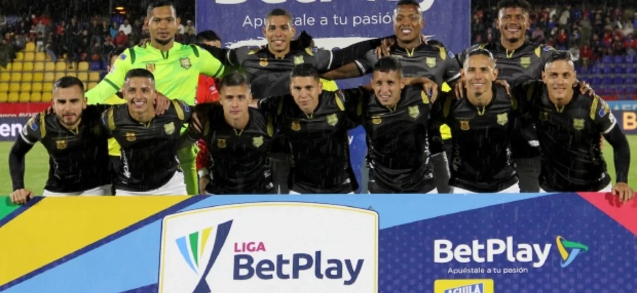 Así se defendió Águilas Doradas de un ataque de Pasto. / Foto: Vizzorimage.