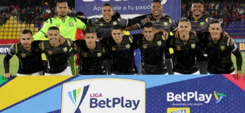 Así se defendió Águilas Doradas de un ataque de Pasto. / Foto: Vizzorimage.
