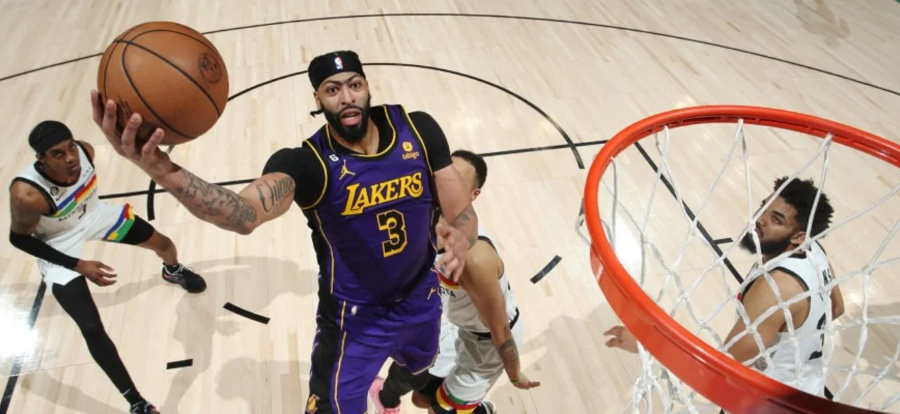 Angeles Lakers venció 123-111 a Minnesota Timberwolves / AFP