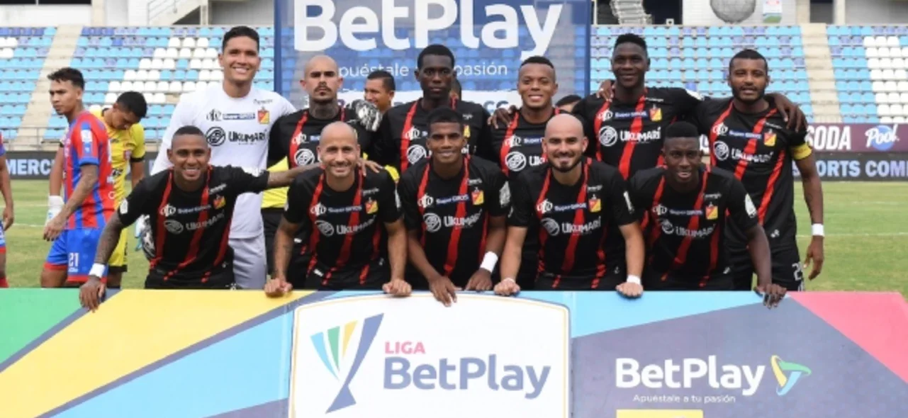 Esta fue la atajada de Pereira ante Unión. / Foto: Vizzorimage.