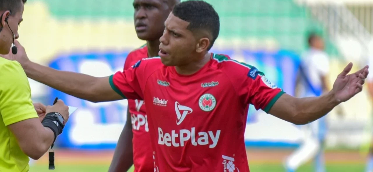 El juez pitó penal para Cortuluá - Foto: VizzorImage/ Jorge Rotavisk