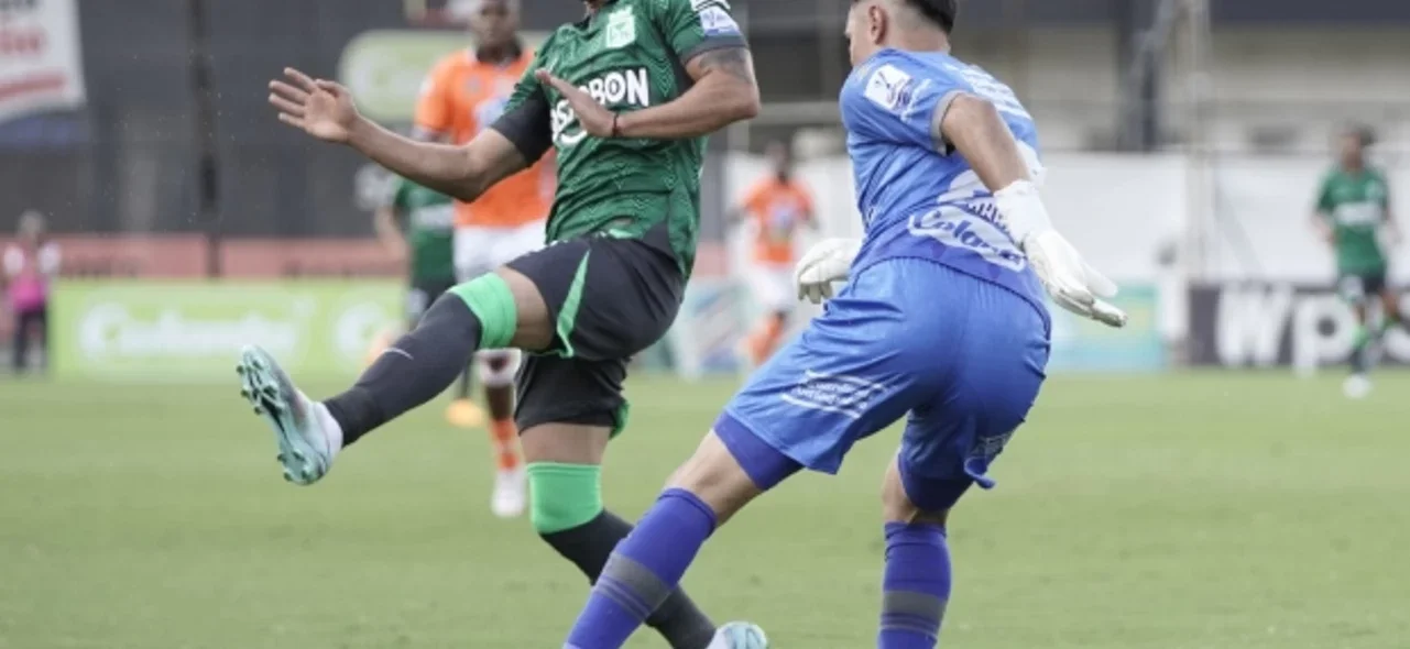 Esta fue la opción más clara de gol en Envigado vs. Nacional. / Foto: Vizzorimage.