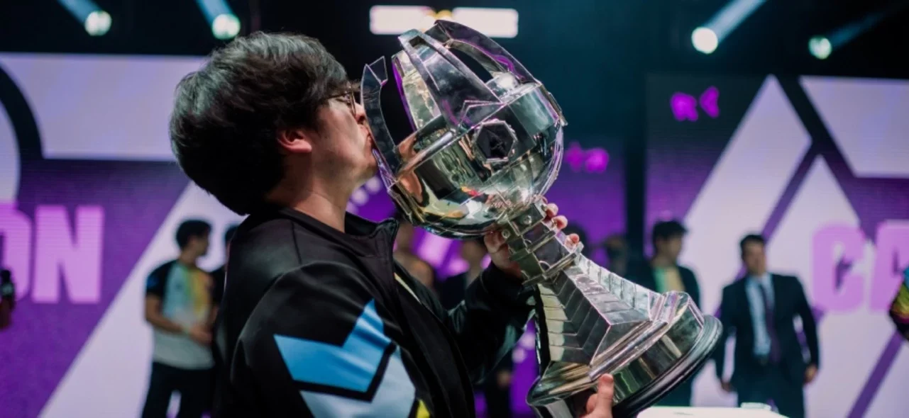 Campeones de La Liga Latinoamérica de League of Legends. / Foto: Twitter Rainbow7lol.