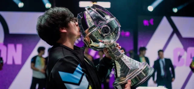 Campeones de La Liga Latinoamérica de League of Legends. / Foto: Twitter Rainbow7lol.