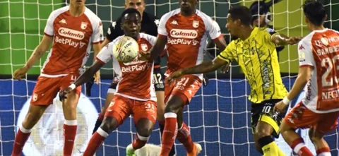 Santa Fe busca el descuento contra Alianza Petrolera. / Foto: Vizzorimage.