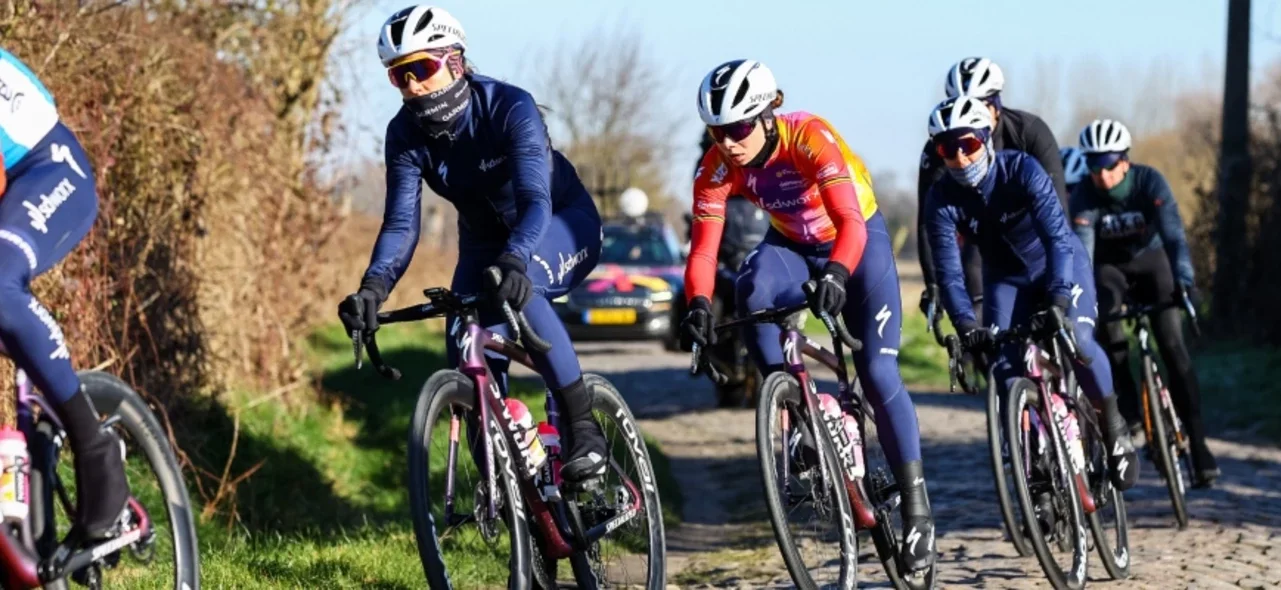Reconocimiento del terreno de la París-Roubaix. / Foto: AFP