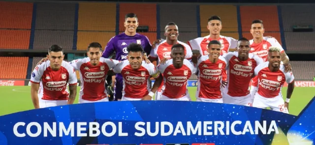 Sorpresas en la convocatoria de Santa Fe en la Sudamericana. / Foto: VizzorImage - Daniel Gallo