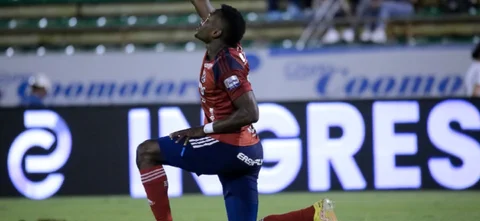 Cambindo hizo parte de la fiesta de los goles contra Huila. / Foto: Vizzorimage.