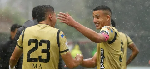 Águilas Doradas duerme como líder de la Liga BetPlay | Foto: VizzorImage / Andrés Álvarez