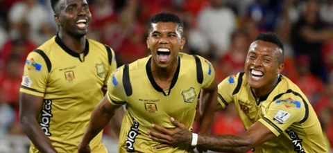 Jesús Rivas celebra con Jaen Pineda y Marco Pérez - VizzorImage / Gabriel Aponte