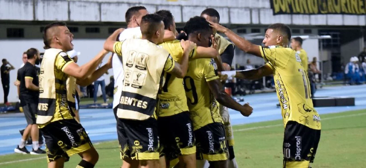 Alianza Petrolera venció al líder de la Liga, Águilas Doradas | Foto: VizzorImage / Jose Martinez