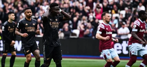 Arsenal dejó que su rival se reenganchara al partido / AFP