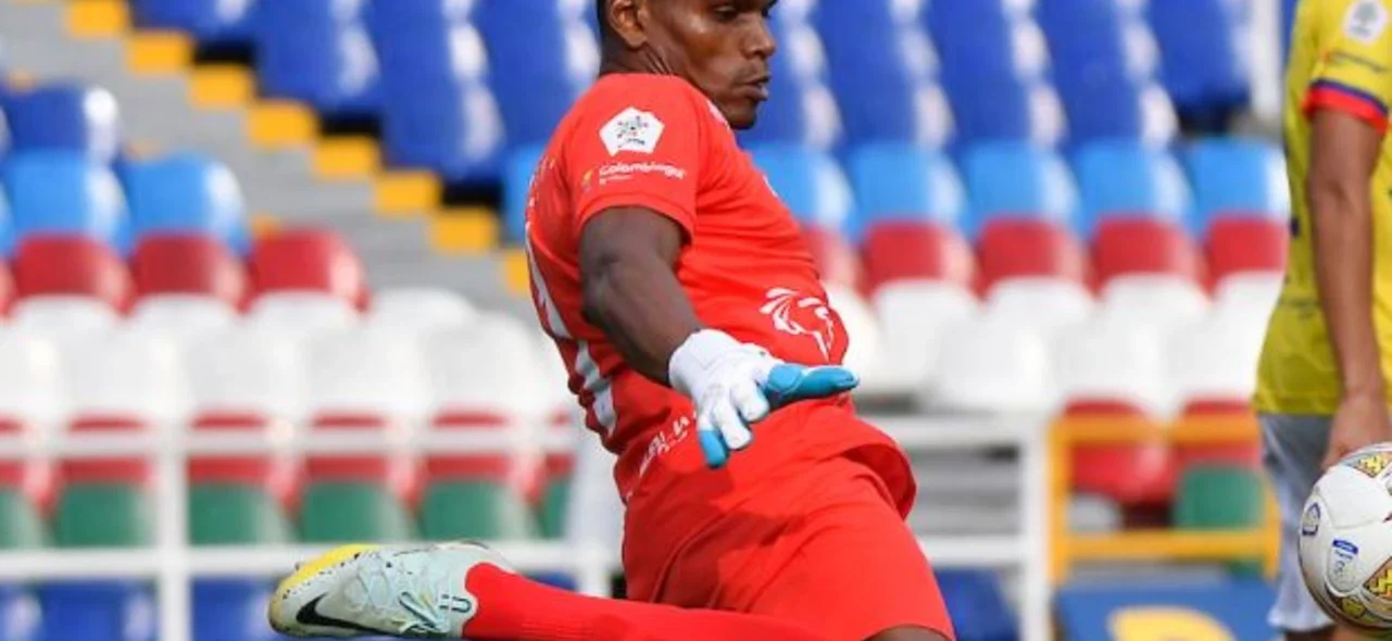 Real Cartagena perdió a su arquero Carlos Ortiz por expulsión | Foto: VizzorImage / Gabriel Aponte