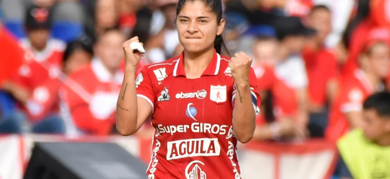 Catalina Usme le marcó al clásico rival de tiro libre directo - VizzorImage / Gabriel Aponte