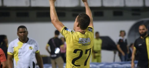 Pablo Bueno celebra su primer doblete liguero en 2023 - VizzorImage / Jose Martinez