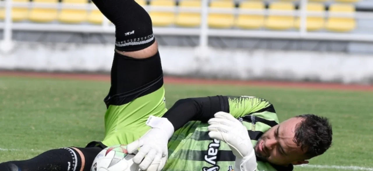 Peligro en el arco de Tigres | Foto: VizzorImage / Gabriel Aponte