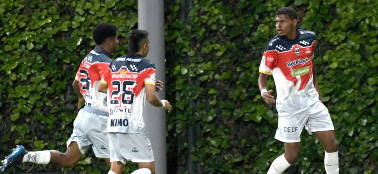 Fortaleza hizo respetar su casa | Foto: VizzorImage / Edgar Cusguen