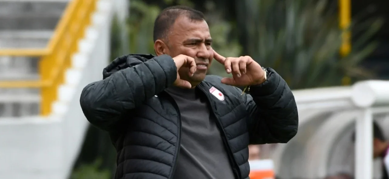 Harold Rivera habla con la prensa - VizzorImage / Samuel Norato