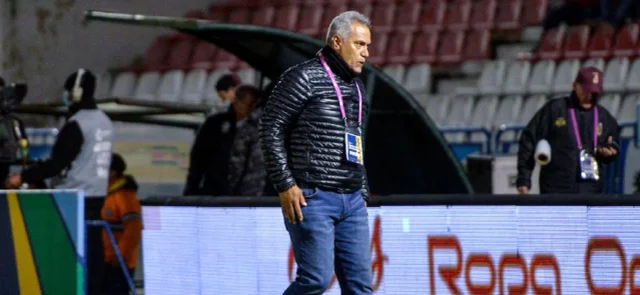 Hernán Torres no va más como técnico de Tolima | Foto: VizzorImage / Macgiver Baron
