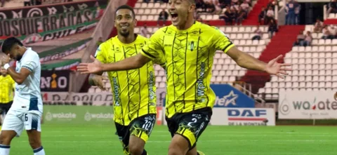 Efraín Navarro festeja su primer gol liguero - VizzorImage / Daniel Ocampo