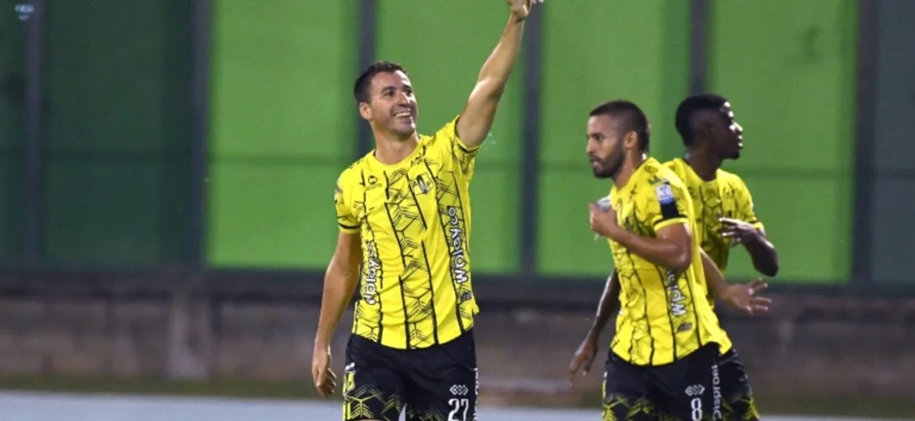 Pablo Bueno celebra su primer gol en 2023 - VizzorImage / José David Martínez
