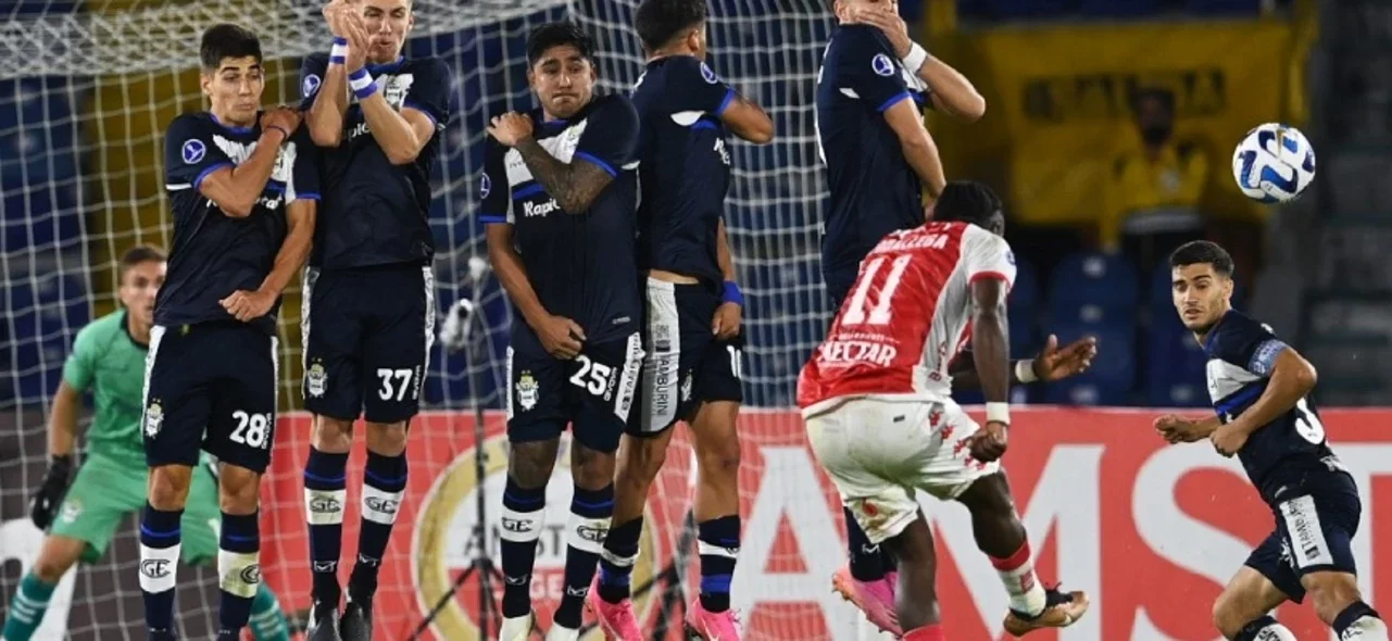 Rodallega fue le héroe de la noche ante Gimnasia. / Foto: AFP.
