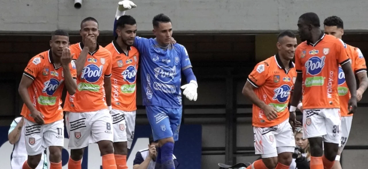 Envigado no cedió puntos en su casa ante Tolima. / Foto: VizzorImage - Juan Augusto Cardona