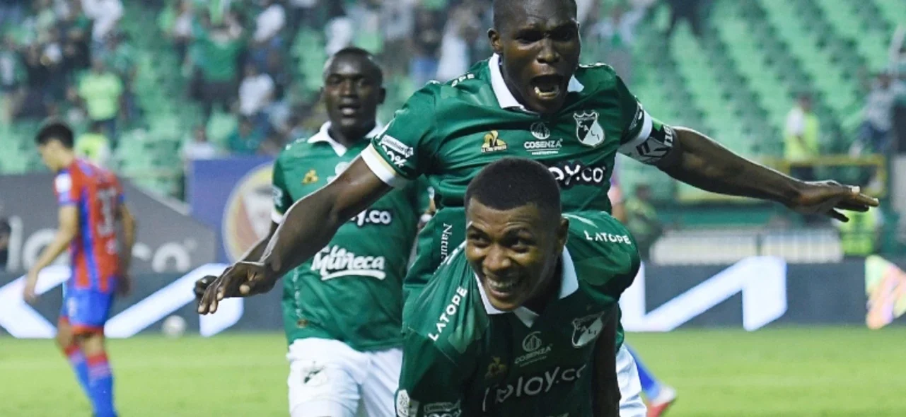 Jefferson Díaz celebra su primer gol como profesional - VizzorImage / Nelson Rios