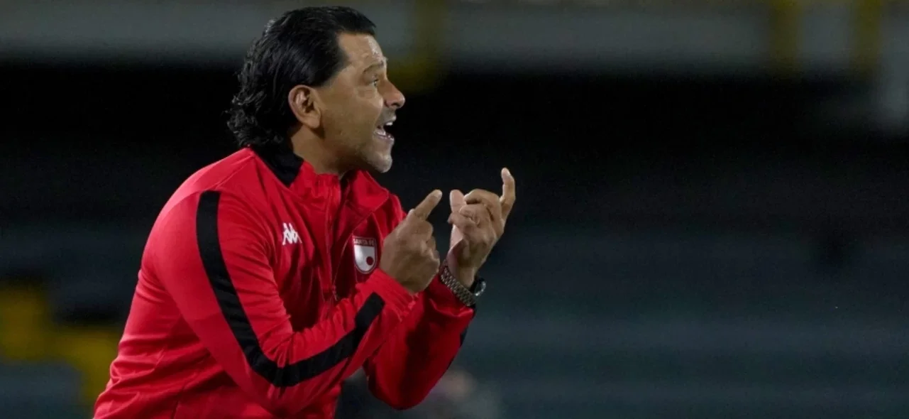 Gerardo Bedoya técnico del Santa Fe - VizzorImage / Andres Rot