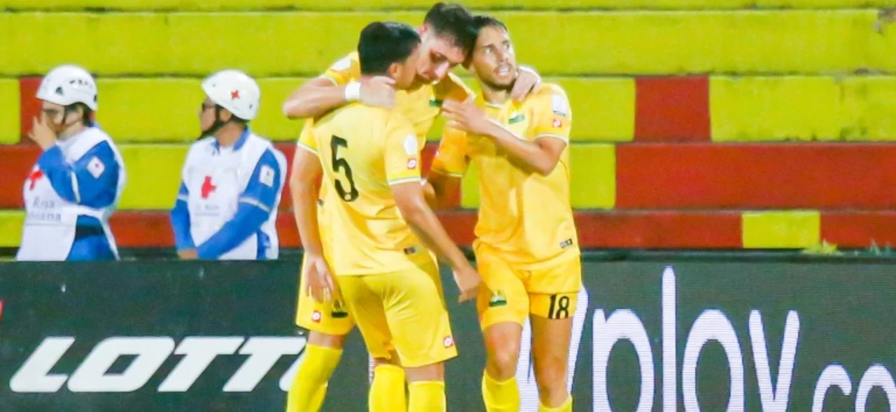 Triunfo para Bucaramanga 2-1 sobre América - VizzorImage / Jaime Moreno