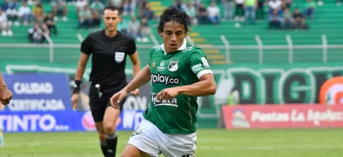 Daniel Mantilla y la lista de equipos del fútbol colombiano que lo quieren. / Foto: VizzorImage - Gabriel Aponte