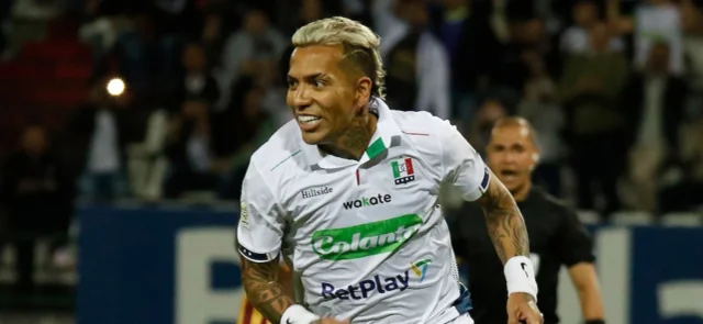 Así es la moda que impone Dayro Moreno con Once Caldas. / Foto: VizzorImage - John Jairo Bonilla