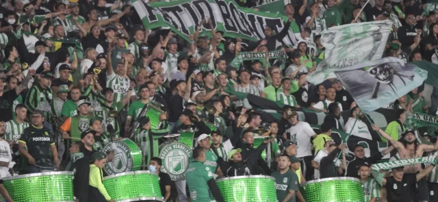 Hinchada de Nacional - Foto: VizzorImage/ Luis Ramírez