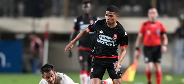 Santa Fe perdió en su visita a Universitario. Foto: AFP