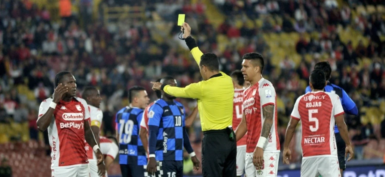 Así están las cuentas de las tarjetas amarillas y jugadores en la Liga BetPlay. / Foto: VizzorImage - Luis Ramirez